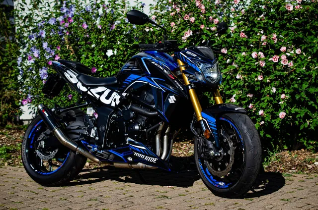 Suzuki GSX-S 750 Black and blue