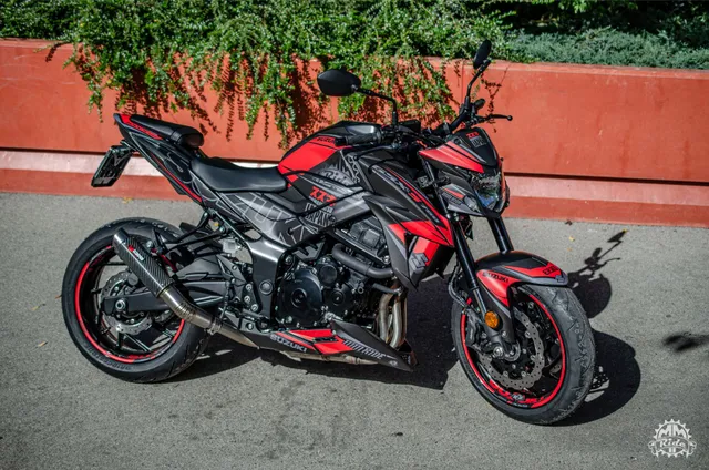 Suzuki GSX-S 750 Black and Red Mat